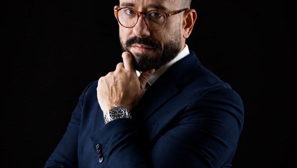 Dr. Diogo Viana esclarece o que diferencia um implante hormonal indicado com critério médico de promessas sem respaldo científico.