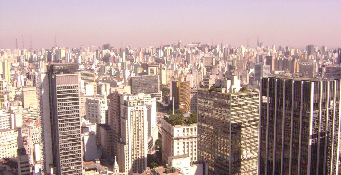 No segmento de moradia acessível, a seletividade se traduz em uma busca maior por projetos com proposta clara de valor, boa localização, plantas funcionais e aderência às necessidades reais das famílias.