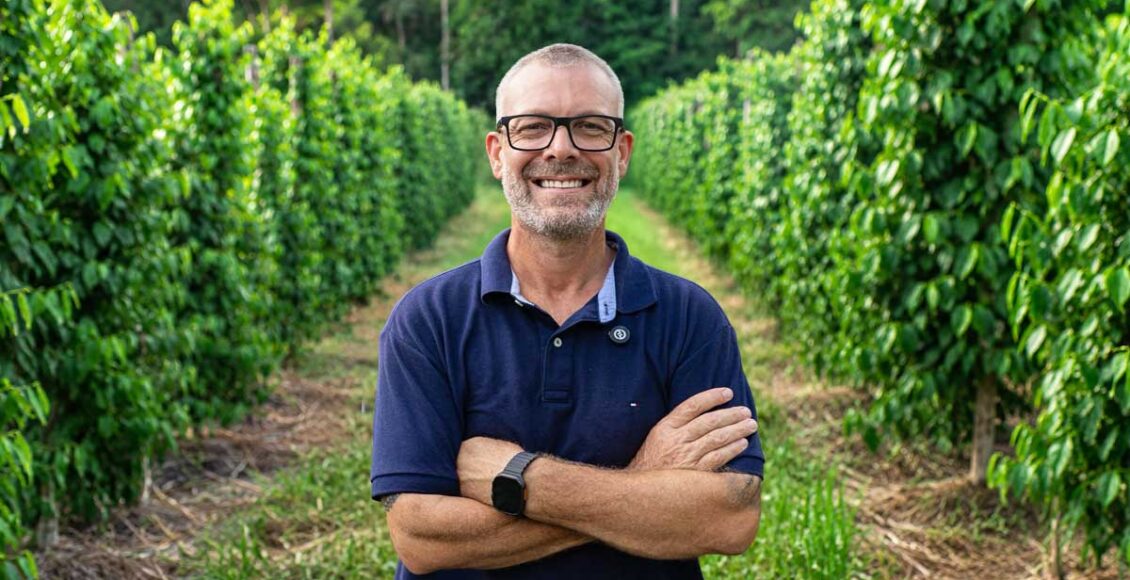 Erasmo Fernandes lidera uma nova era da pimenta-do-reino brasileira.